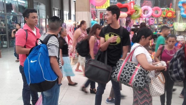 Terminal de Buses luce abarrotada en San Pedro Sula