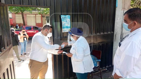 A medias se cumplen medidas de bioseguridad durante jornada de elecciones primarias e internas en Honduras (Fotos)