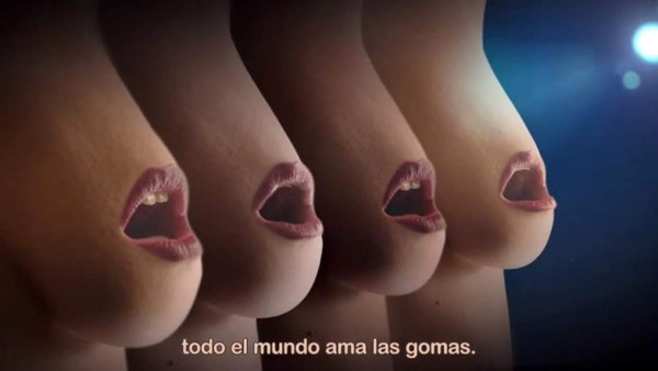 Pezones 'bocas' conciencian sobre cáncer de mama en Argentina