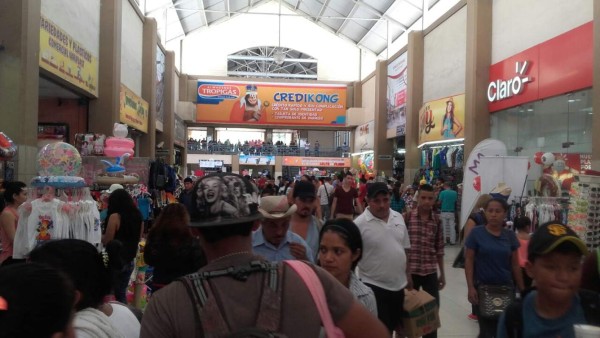 Terminal de Buses luce abarrotada en San Pedro Sula