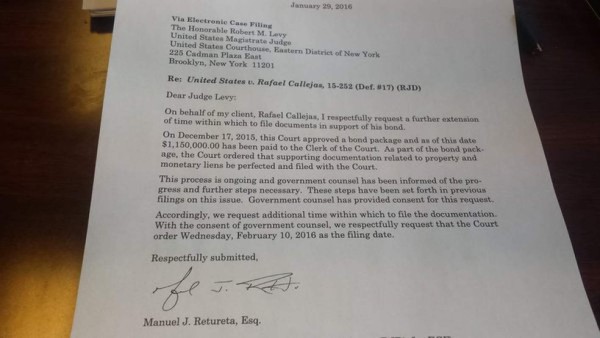 El documento presentado por Manuel Retureta, abogado del expresidente Rafael Leonardo Callejas, ante el juez Robert M. Levy de la Corte Este de Nueva York. Foto: Mariano Rolando/AFP