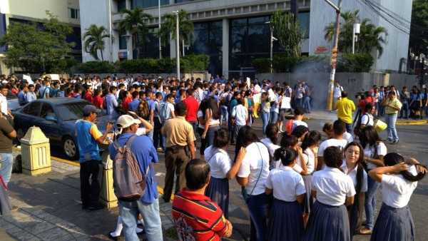 Colegiales piden apoyo para cumplir con la alfabetización