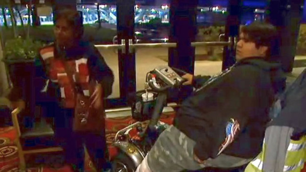 Joven está varado en aeropuerto por ser demasiado gordo para viajar en avión