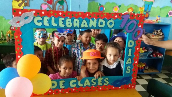 Escolares hondureños celebran los primeros 100 días de clases
