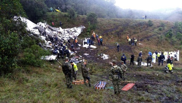 Video muestra dramático rescate de sobreviviente de vuelo de Chapecoense