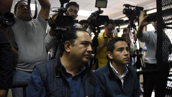 Hermano e hijo del presidente de Guatemala serán juzgados por fraude