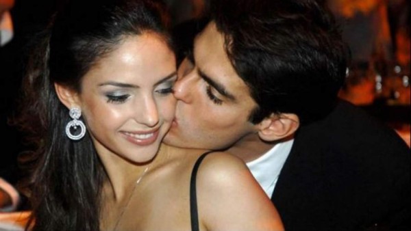 Mundialista brasileño Kaká confirma separación con Carol Celico