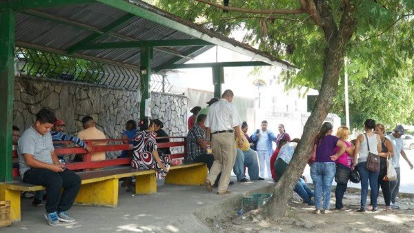 Sicarios en motocicleta matan a expresidiario en Cofradía