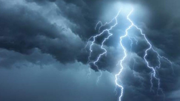 Un muerto y ocho heridos al caer un rayo en una playa de EEUU