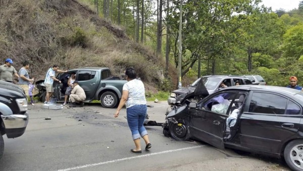 Un herido deja cuádruple colisión vehicular