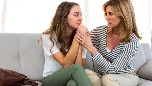 Adolescentes están retrasando inicio de relaciones sexuales