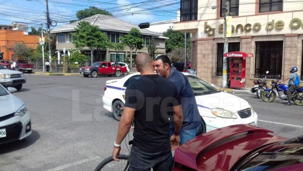 El bonito gesto de 'Muma' Bernárdez con indigentes de La Ceiba