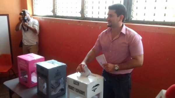 Ciudadanos votan en completa normalidad en el litoral Caribe
