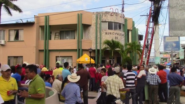Comerciantes entregan propuesta para bajar impuestos en plan de arbitrios