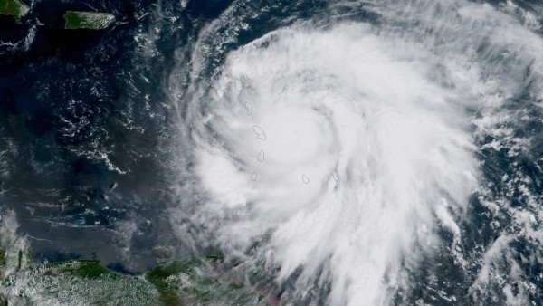 Alerta roja en Puerto Rico por monstruoso huracán María