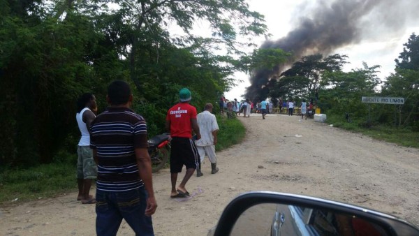 Incendian camión militar en Colón tras muerte de dos garífunas