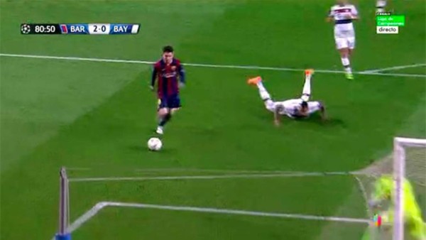 Video: Messi 'quebró' la cintura a Boateng y marcó un golazo