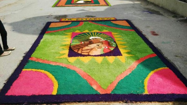 La Labor se destaca con sus coloridas alfombras