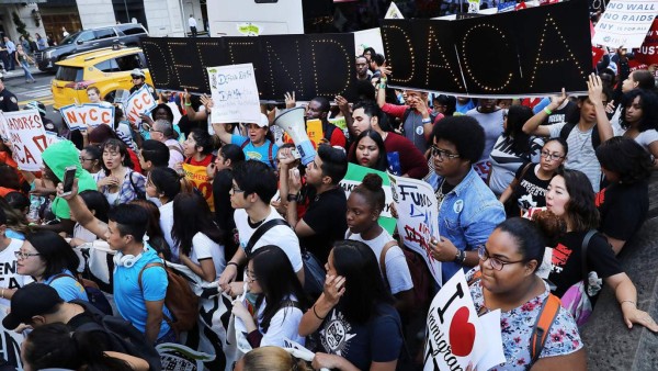 Trump decide hoy futuro de 800,000 'dreamers”