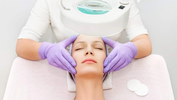 El 'peel” químico ayuda a eliminar las manchas y cambia la apariencia de la piel