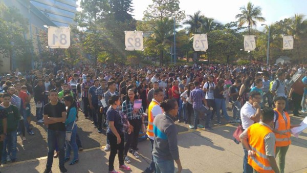 Más de 23 mil aspirantes hacen prueba para ingresar a la Unah