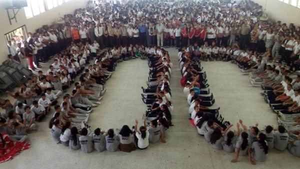 Escolares hondureños celebran los primeros 100 días de clases