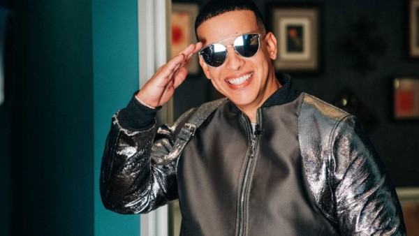 Daddy Yankee recibe premio de la plataforma iHeartRadio