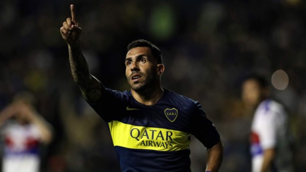 Carlos Tévez: 'El futbolista puede vivir un año sin cobrar, tenemos que estar y ayudar'