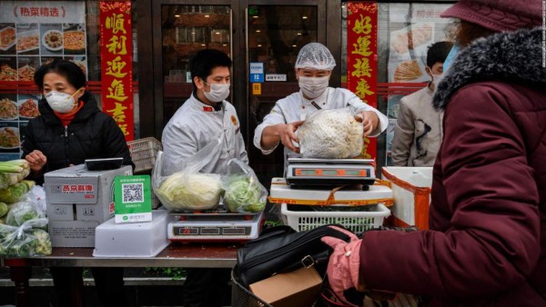 La lucha de los habitantes de Wuhan para conseguir comida