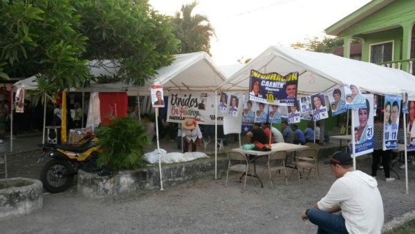 Ciudadanos votan en completa normalidad en el litoral Caribe