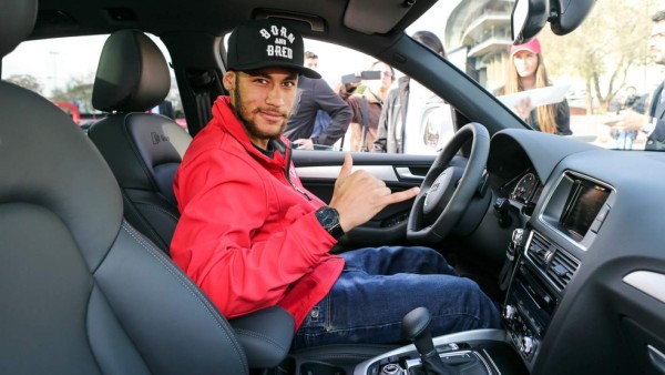 Neymar sufre un accidente con su Ferrari
