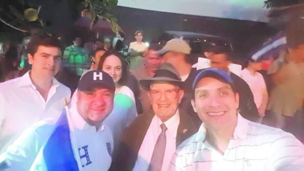 'Mel no anda buscando luchar contra los corruptos”: Bueso Arias