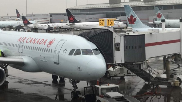 Pasajera se queda dormida en un vuelo y despierta sola en el avión