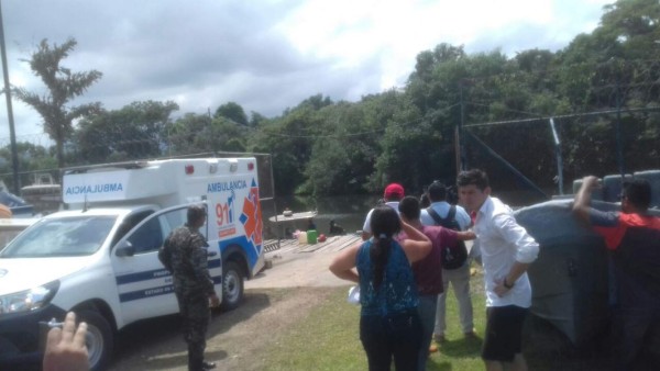 Rescatan a uno de los pescadores desaparecidos