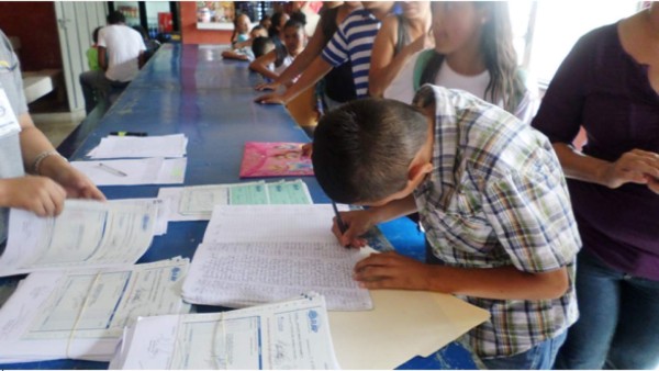 RAP entrega becas educativas a niños en Danlí y Choluteca