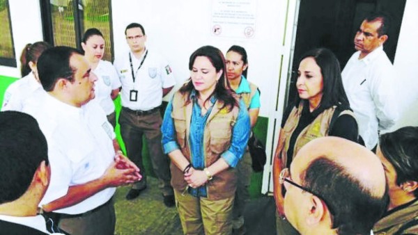 Primera dama de Honduras visita albergues de niños en México