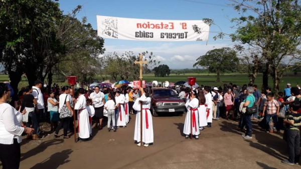 Católicos celebran al Cristo Negro en El Progreso