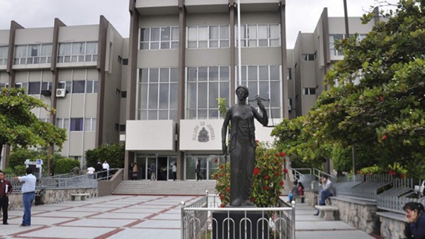 Diputados hondureños acusados de corrupción negocian presentación ante la justicia