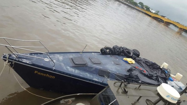 Encuentran varada lancha sospechosa en las playas de Omoa