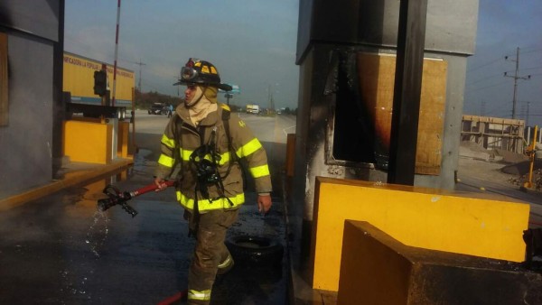 Queman casetas de peaje en carretera hacia El Progreso, Yoro