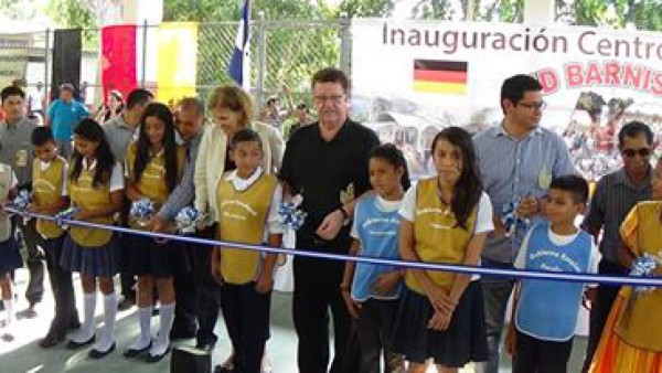 Alemania inaugura escuelas modernas en el occidente de Honduras