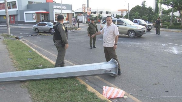 Alcalde de San Pedro Sula constata daños en señalización vial