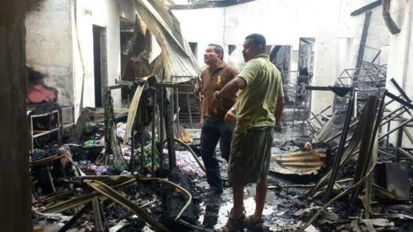 Incendio consume negocio de ropa en San Pedro Sula