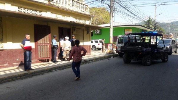 Matan a doctora dentro de su farmacia en el centro de Tela