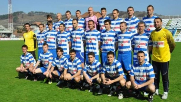 Club sorprende al abandonar liga de su país en protesta por apoyo a un criminal de guerra