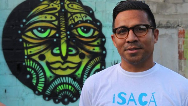 Artista sampedrano llena de colores la ciudad