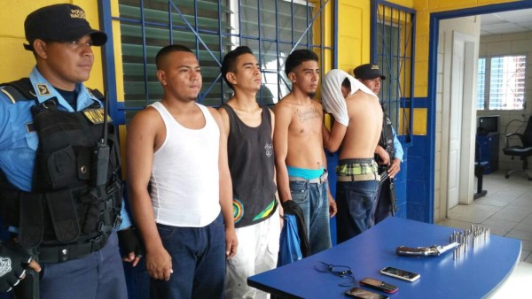Detienen a cuatro supuestos miembros de la mara 18