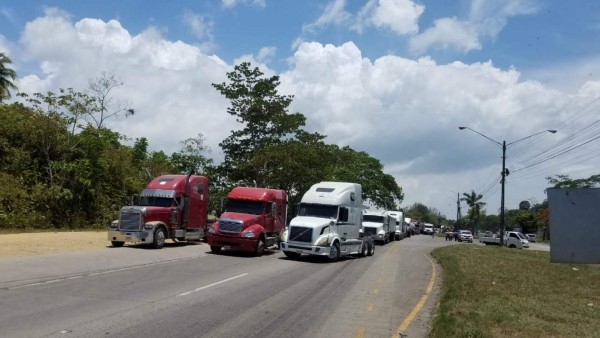 Gobierno y transportistas tratan de ponerse de acuerdo para poner fin al paro