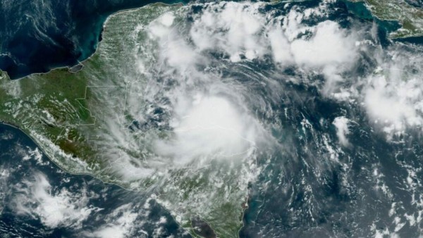 Honduras en alerta por embestida de tormenta tropical Nana
