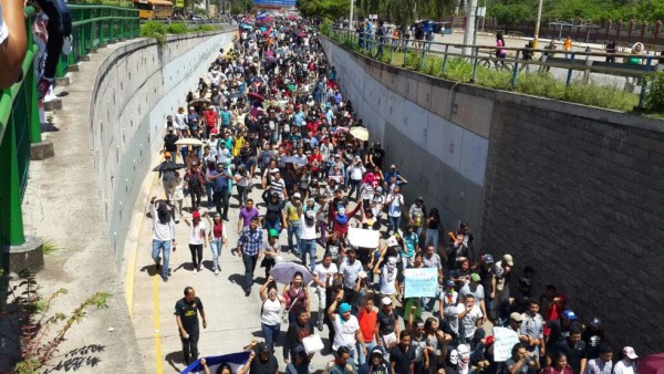 No hubo acuerdo, estudiantes de la Unah seguirán sin clases